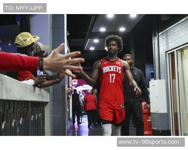 阿门末节发力贡献12分快速推进抢篮板助球队拉开比分优势