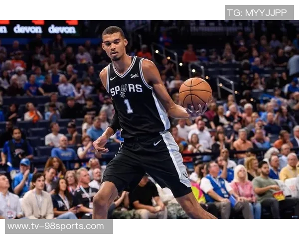 苏群分析马刺战胜雷霆的深远影响及西部竞争格局的复杂性